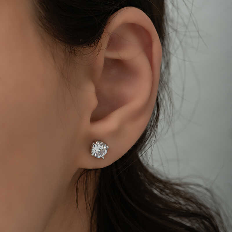 Gümüş 6 mm Beyaz Zirkon Tek Taş Kadın Küpe
